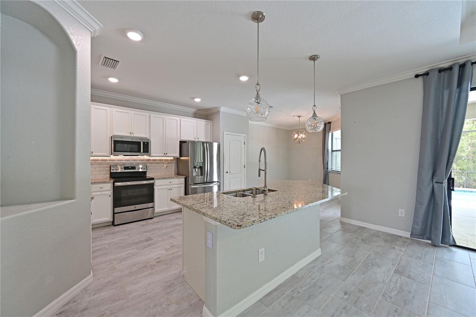 706 ACACIA CT