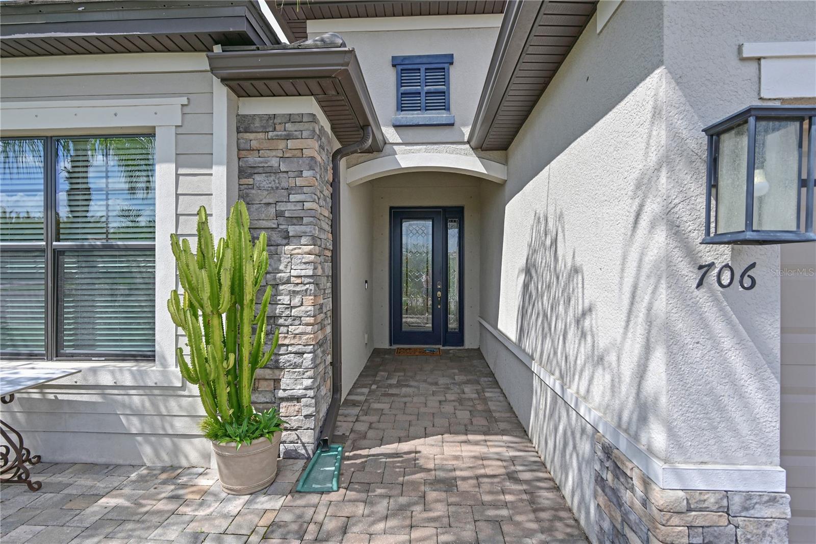 706 ACACIA CT