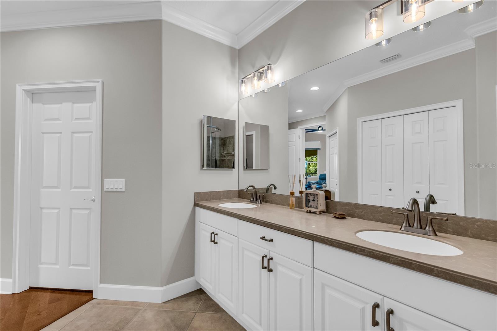 927 RIVER BASIN CT #201C