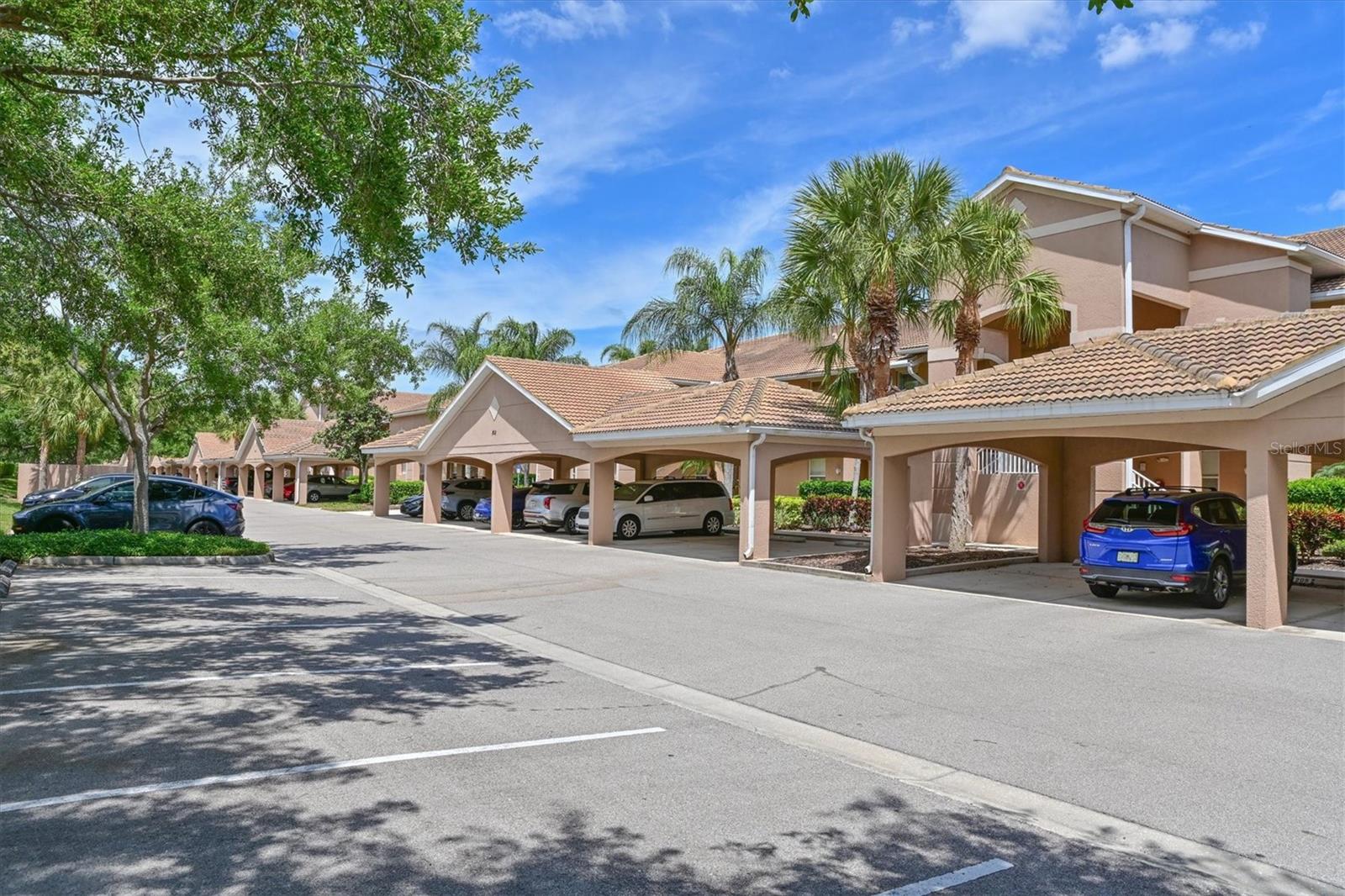 1011 FAIRWAYCOVE LN #202