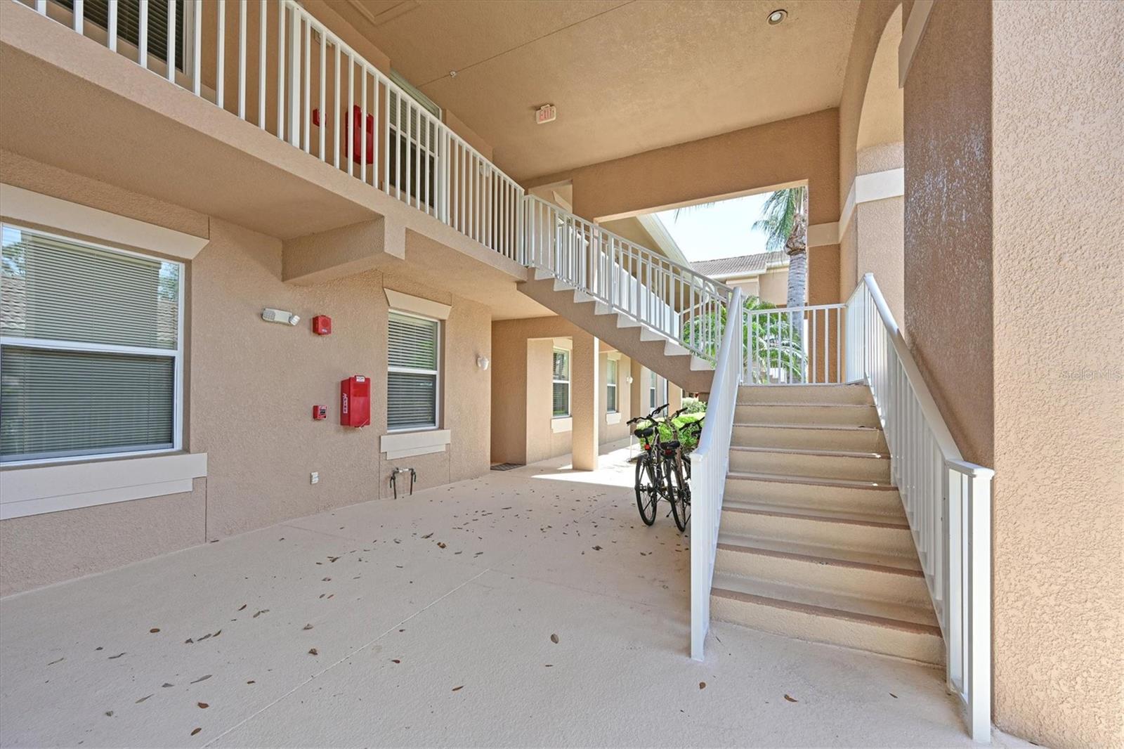 1011 FAIRWAYCOVE LN #202