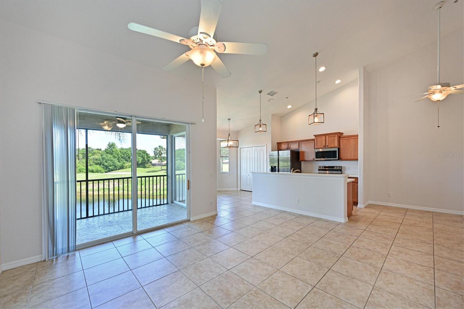 1011 FAIRWAYCOVE LN #202