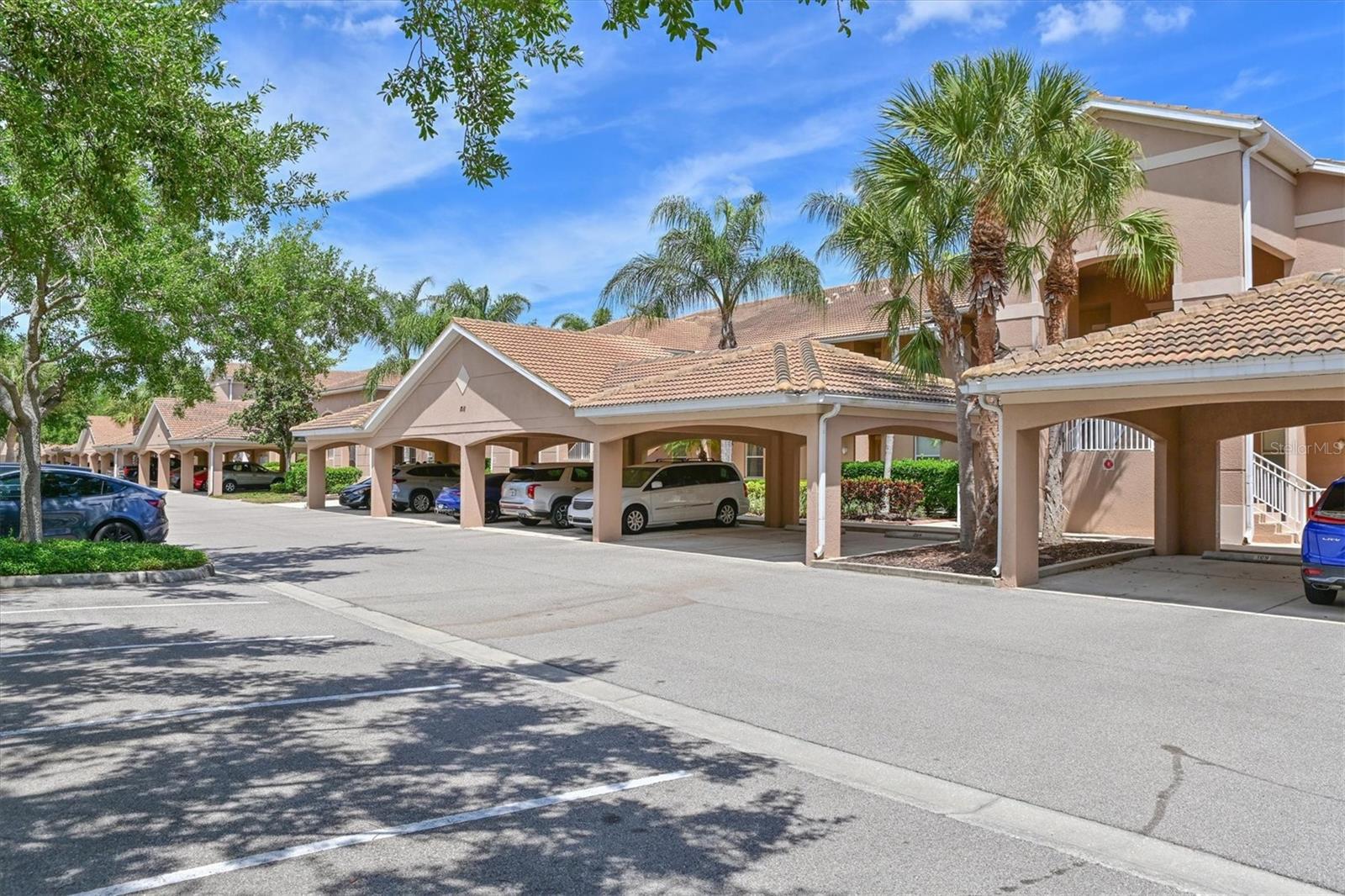 1011 FAIRWAYCOVE LN #202