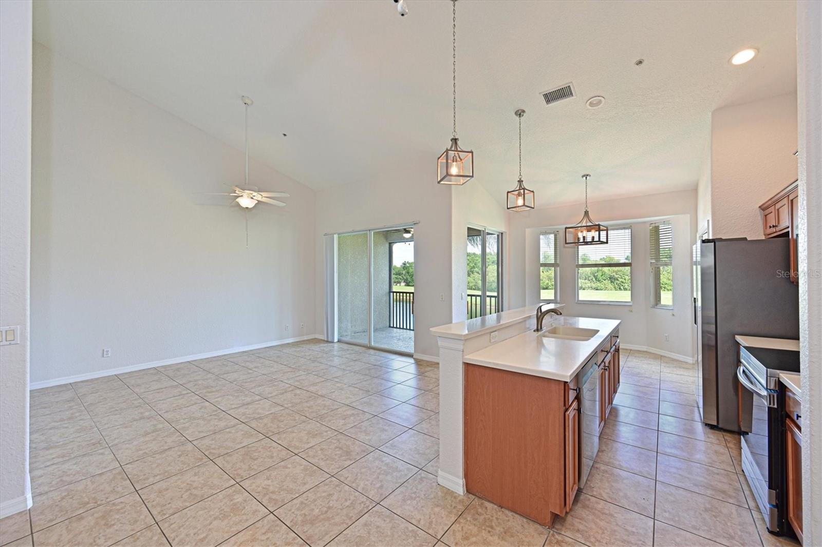 1011 FAIRWAYCOVE LN #202