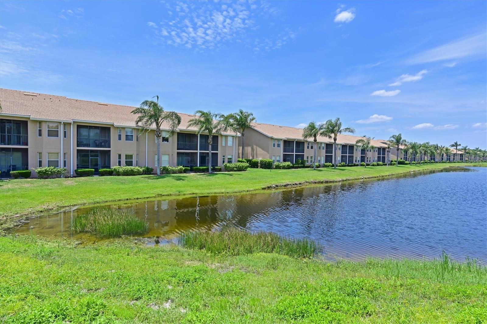 1011 FAIRWAYCOVE LN #202