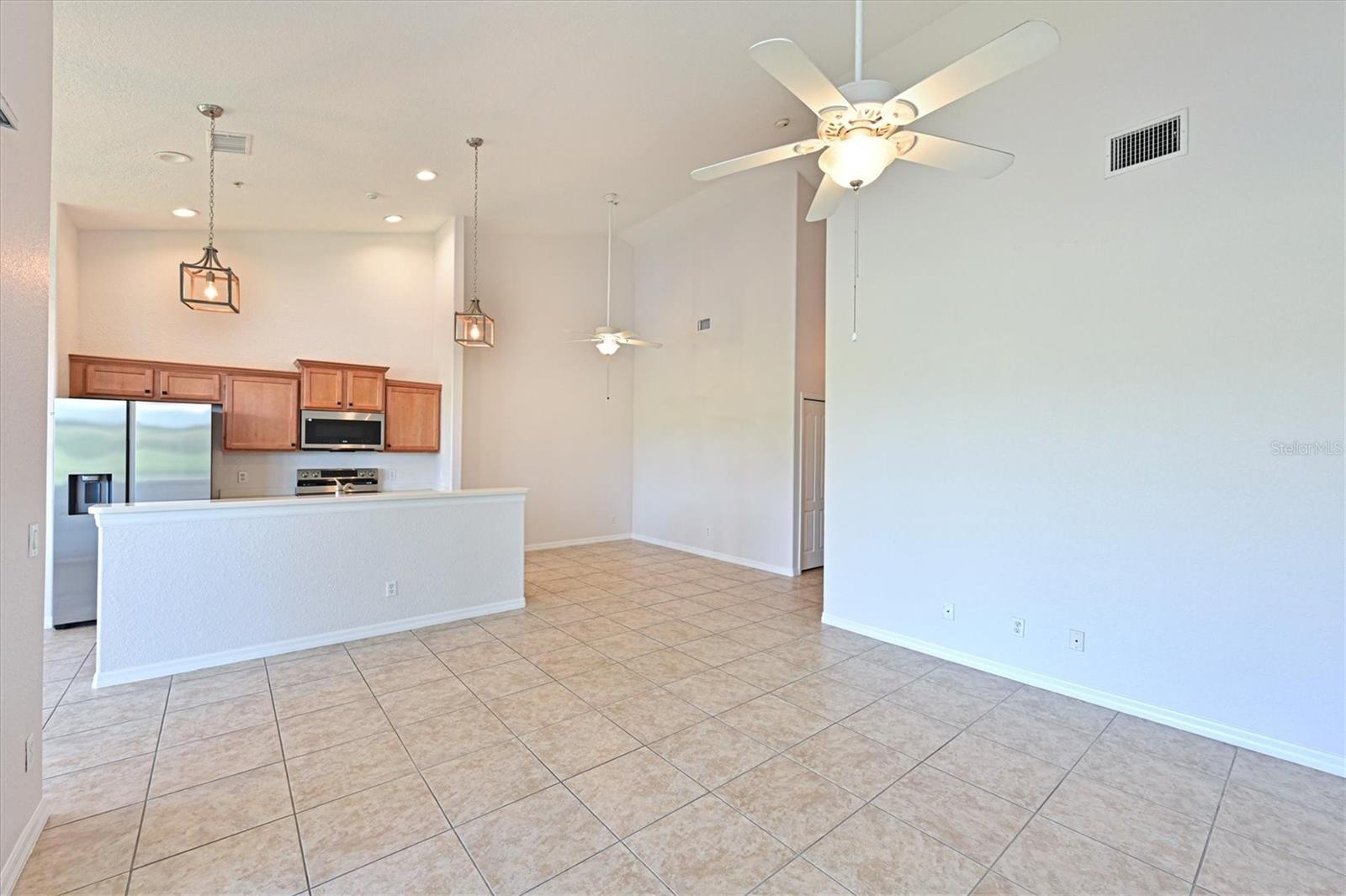 1011 FAIRWAYCOVE LN #202