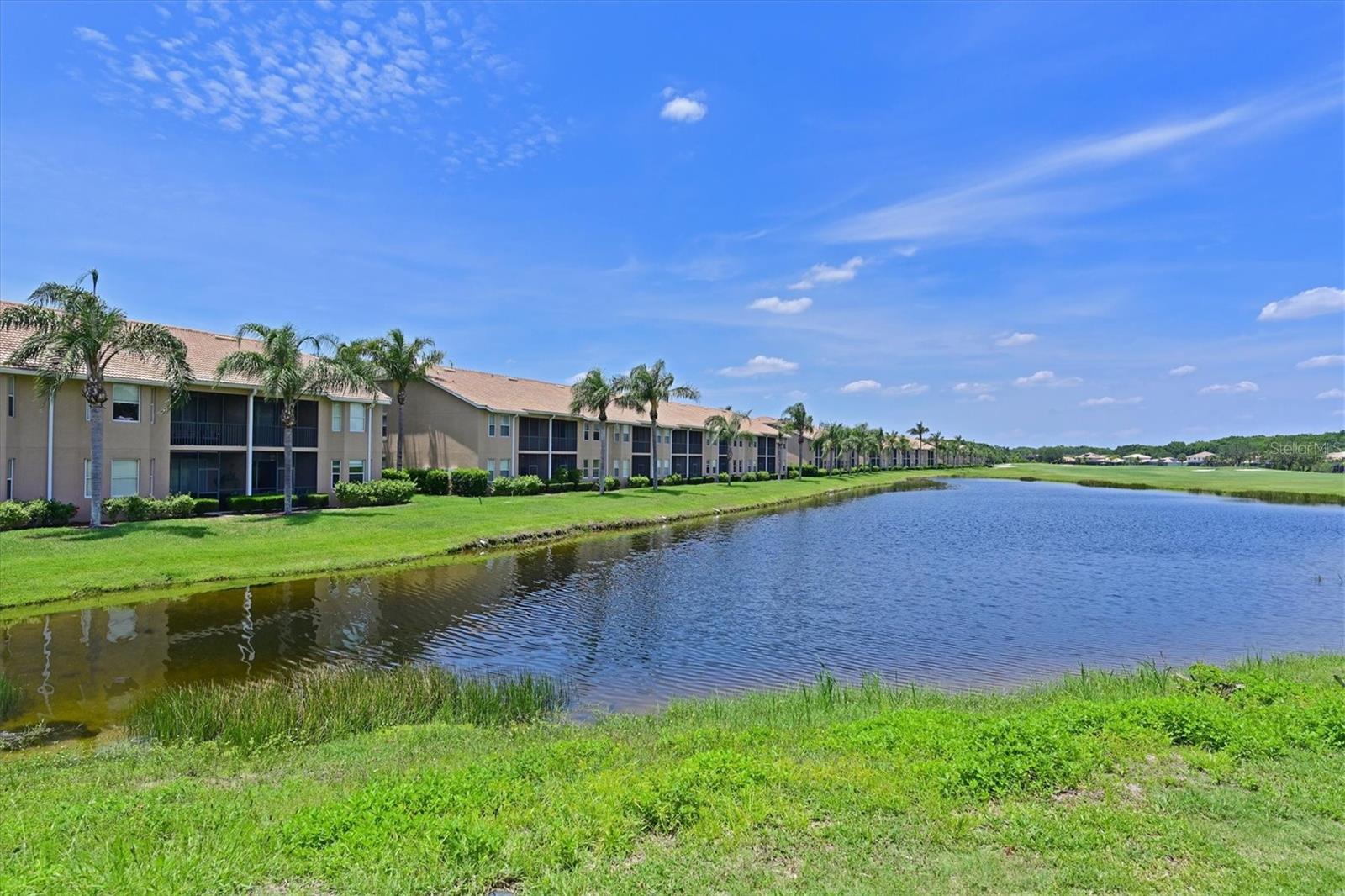 1011 FAIRWAYCOVE LN #202