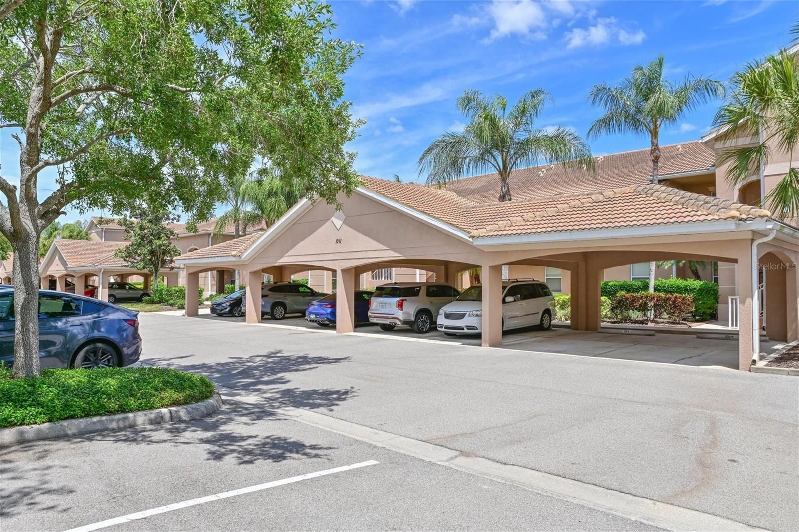 1011 FAIRWAYCOVE LN #202