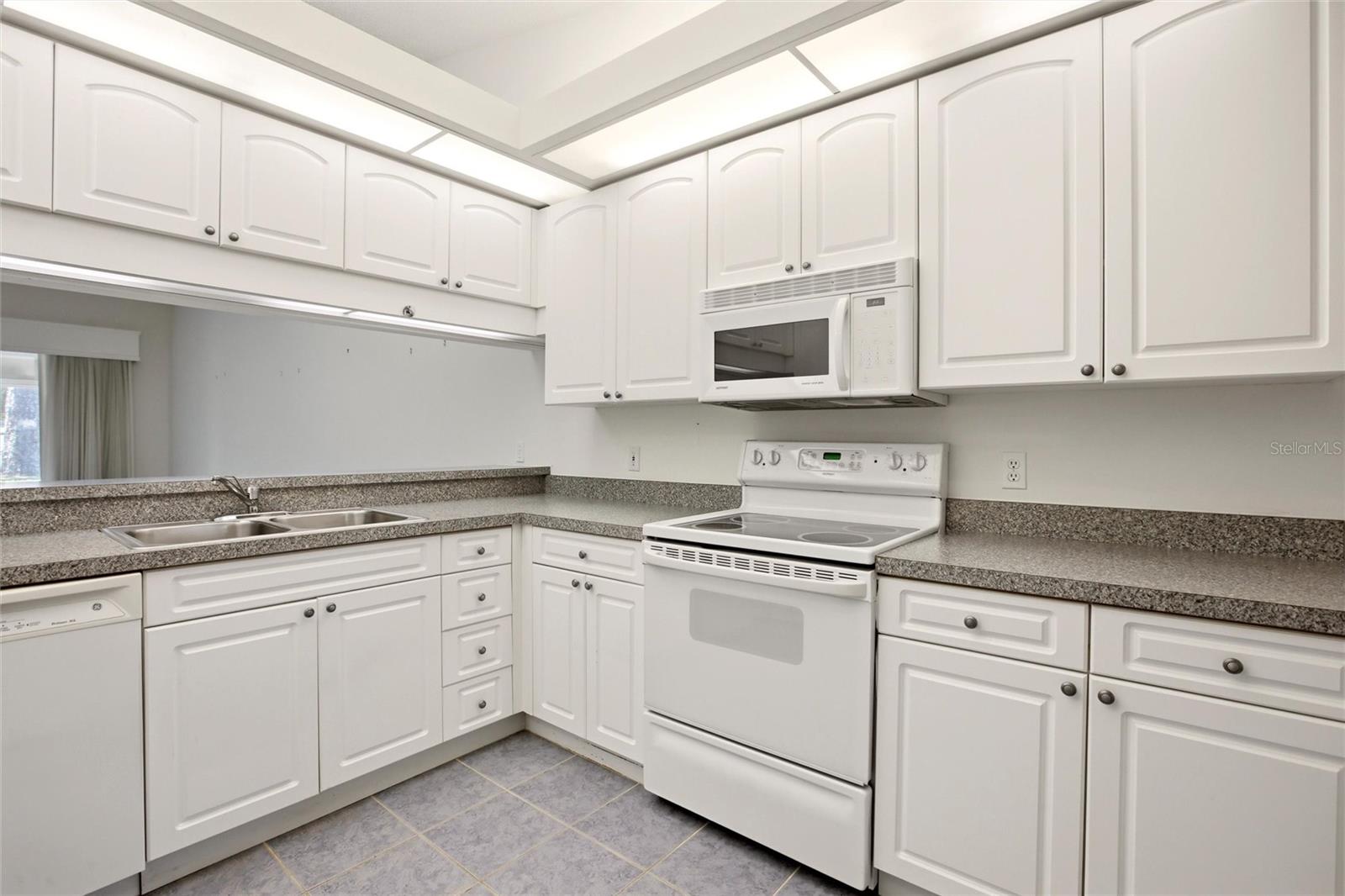 5576 COUNTRY CLUB WAY #5576