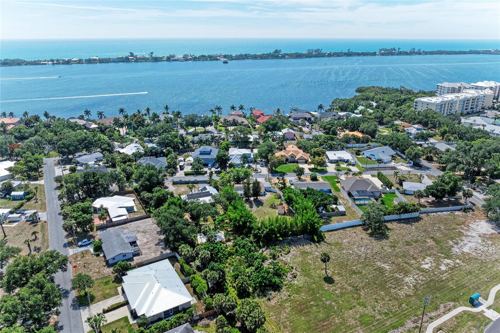 347 BAYSHORE DR