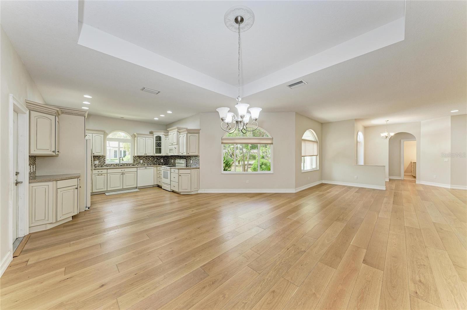 347 BAYSHORE DR
