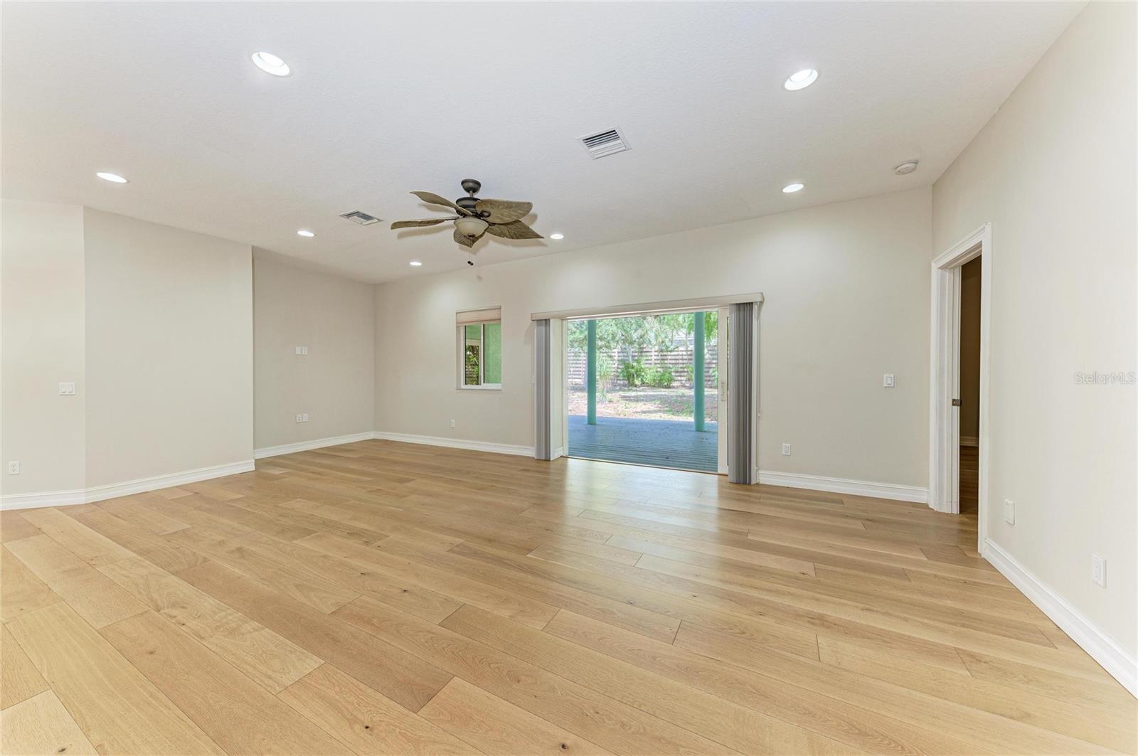 347 BAYSHORE DR