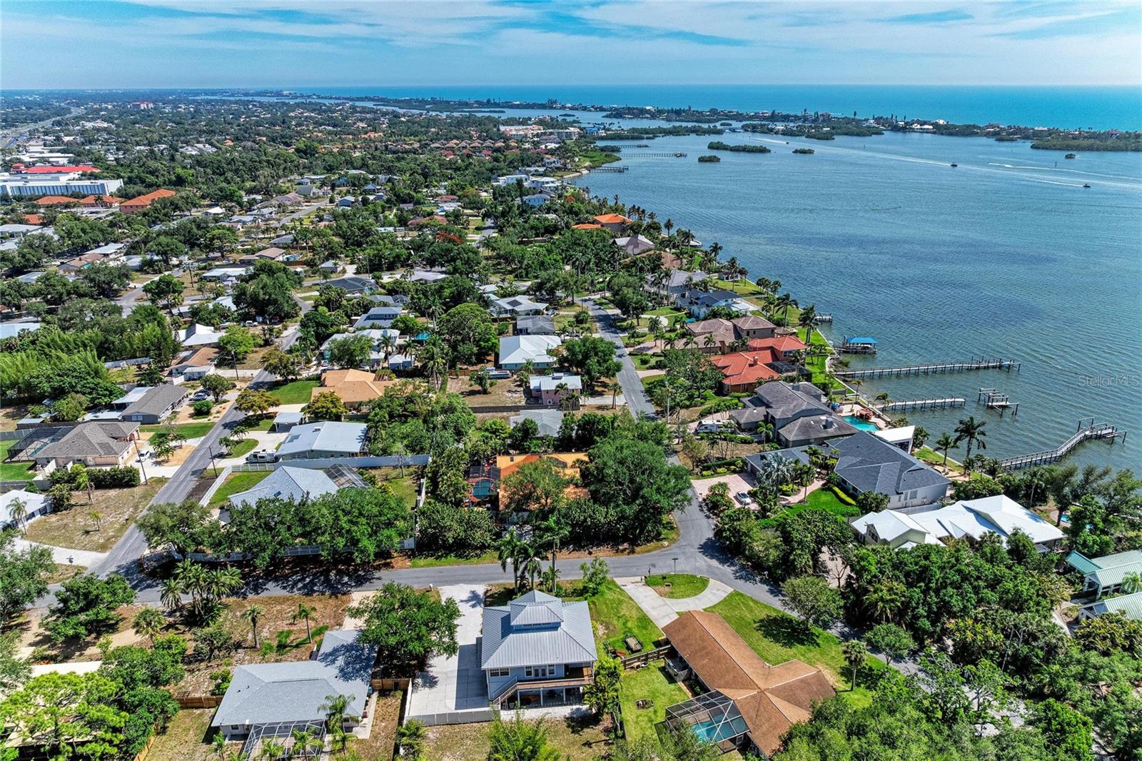 347 BAYSHORE DR