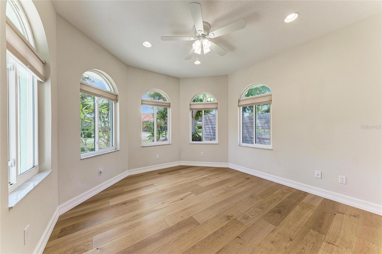 347 BAYSHORE DR