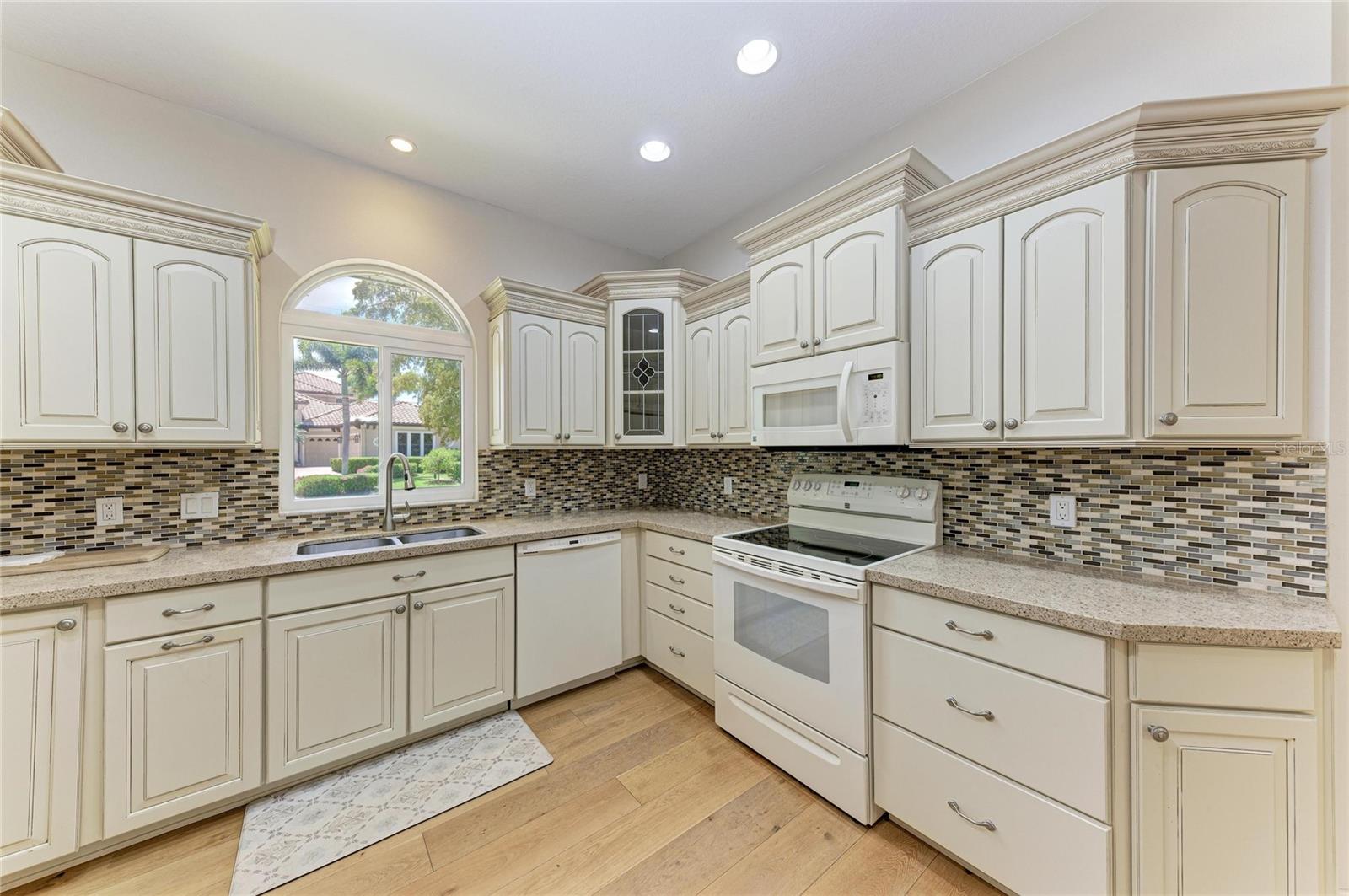 347 BAYSHORE DR