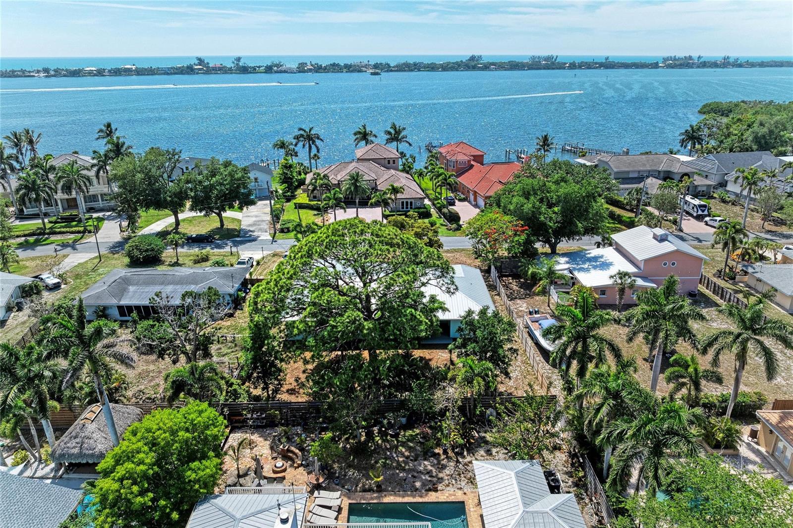 347 BAYSHORE DR