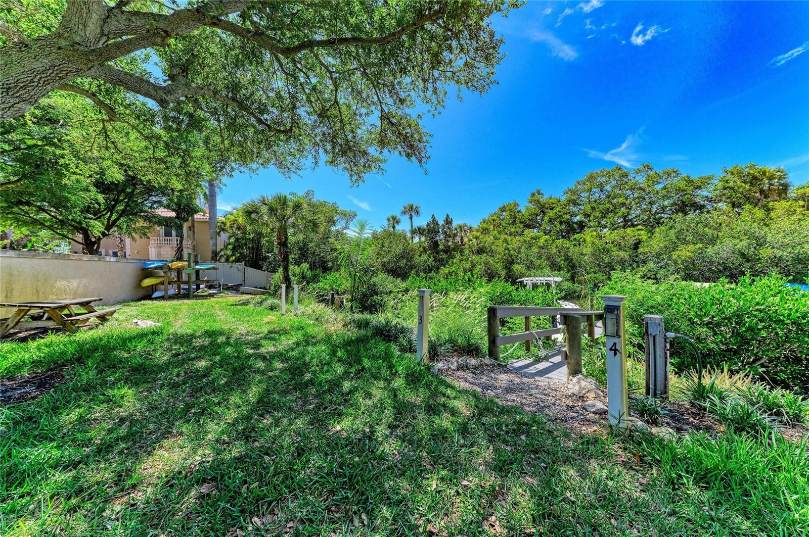 347 BAYSHORE DR