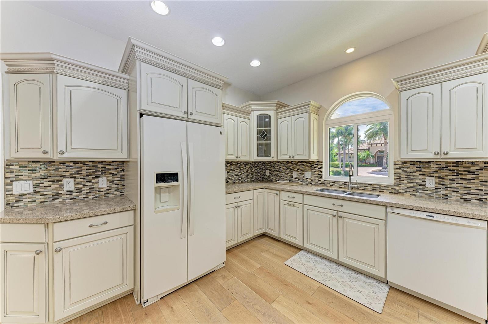 347 BAYSHORE DR
