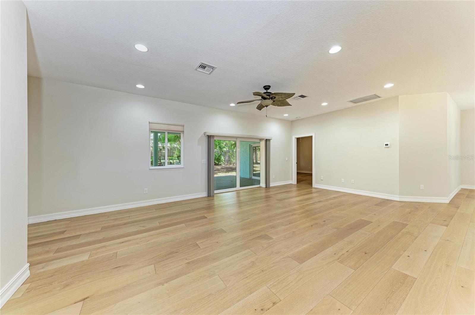 347 BAYSHORE DR