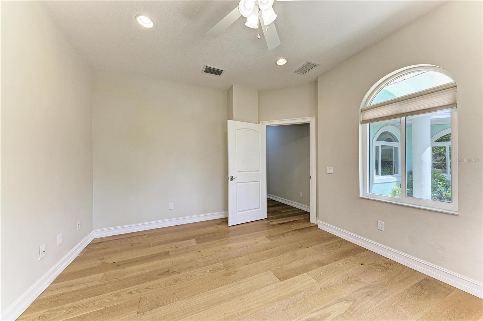 347 BAYSHORE DR