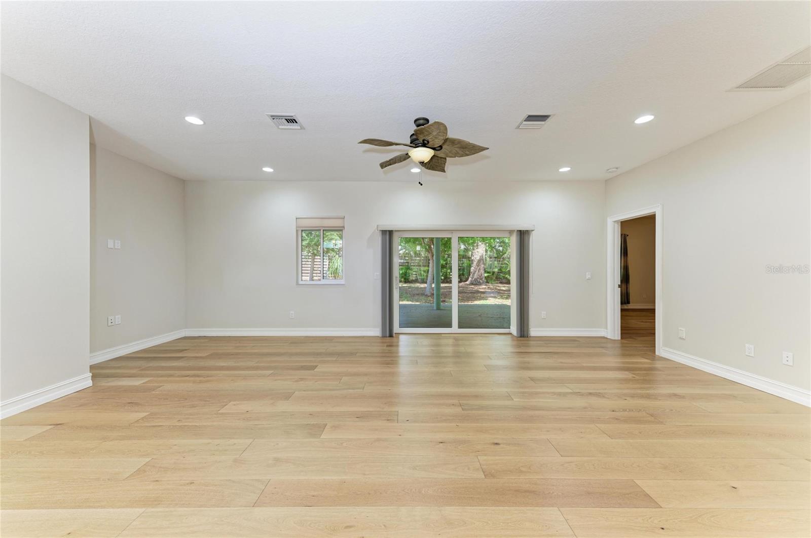 347 BAYSHORE DR