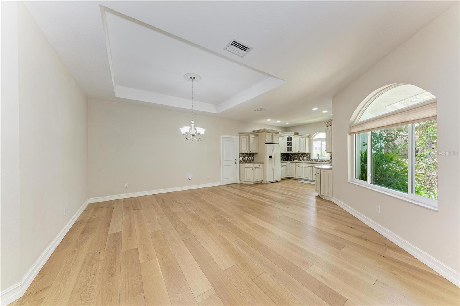 347 BAYSHORE DR