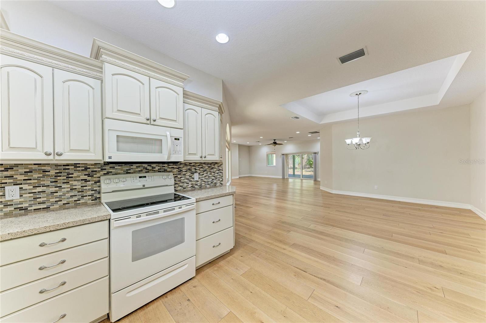 347 BAYSHORE DR
