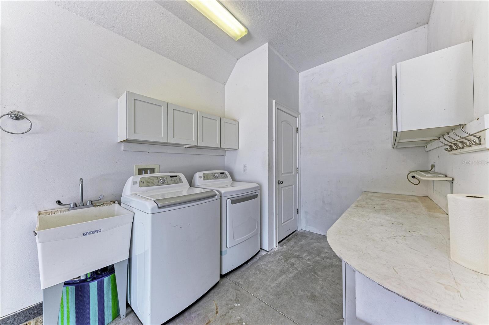 347 BAYSHORE DR