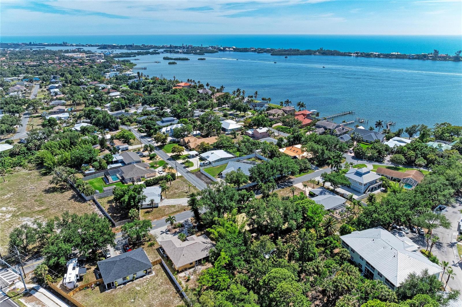 347 BAYSHORE DR