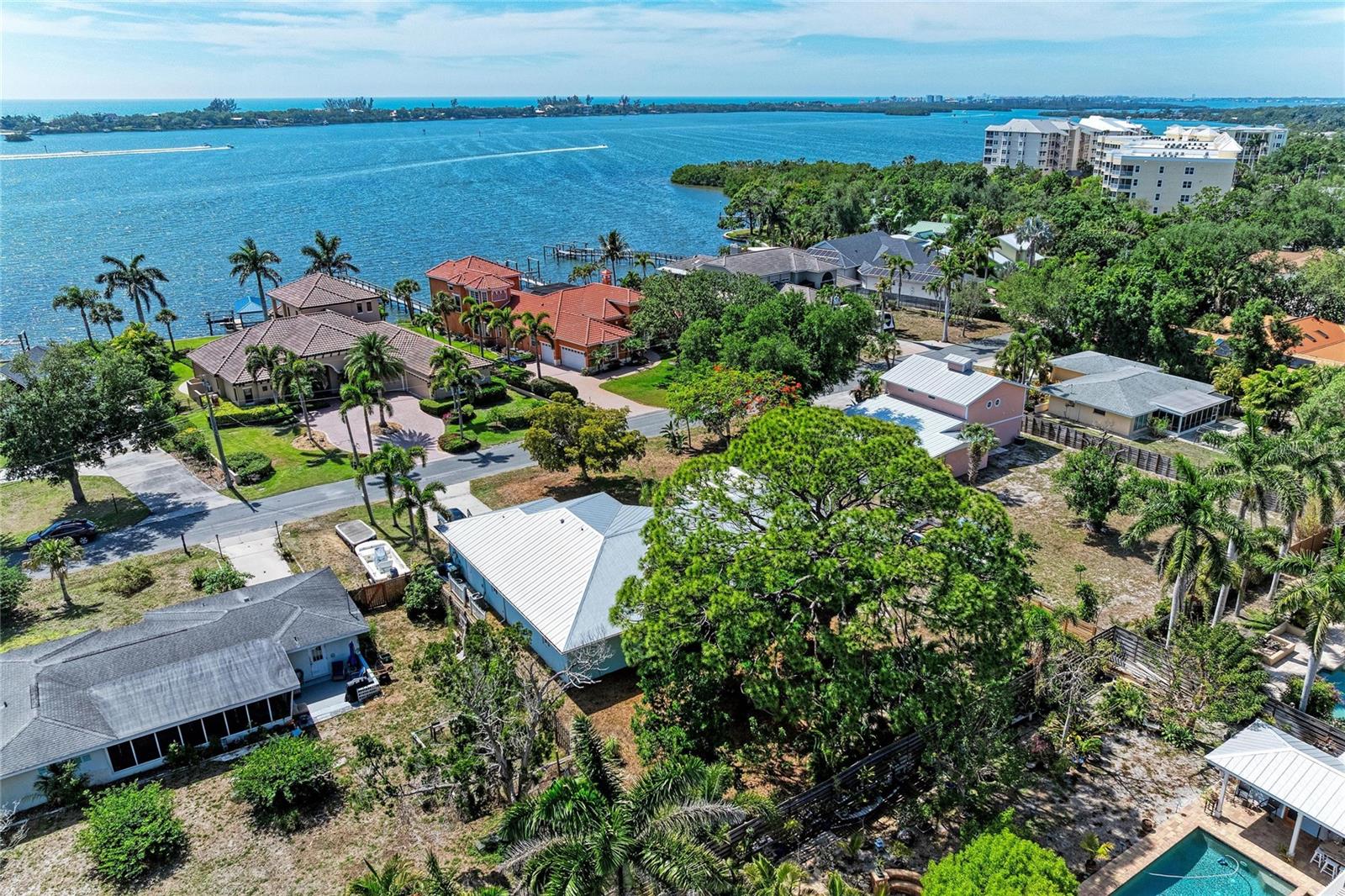 347 BAYSHORE DR