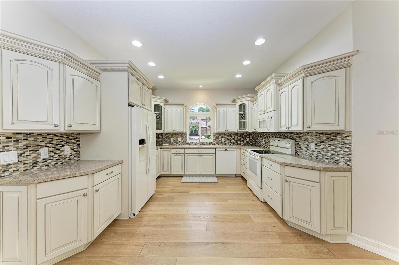 347 BAYSHORE DR