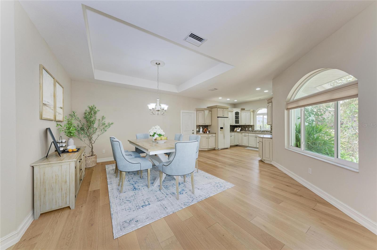 347 BAYSHORE DR