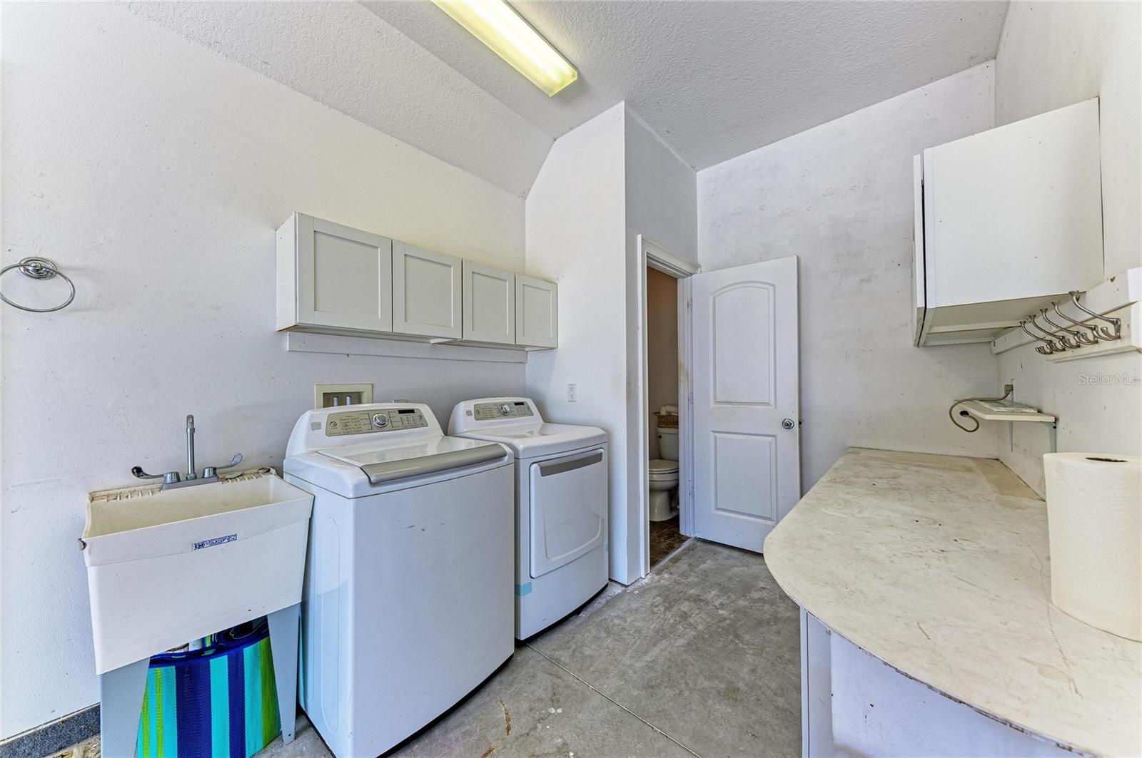 347 BAYSHORE DR