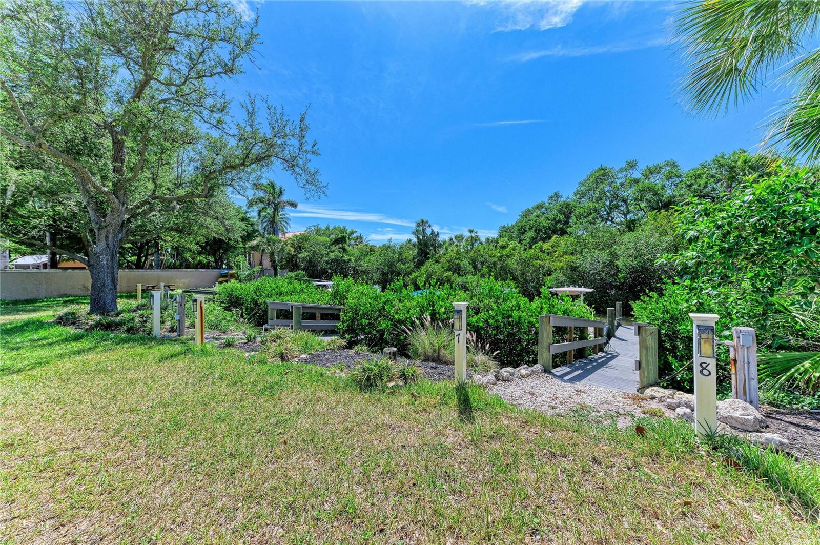 347 BAYSHORE DR