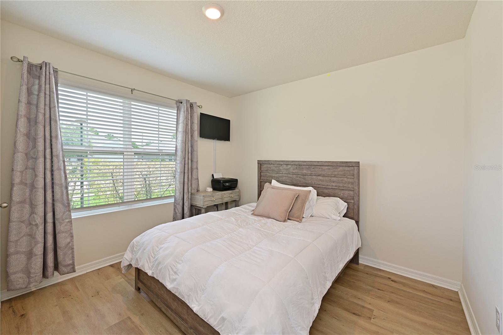 2635 GREENLEAF TER