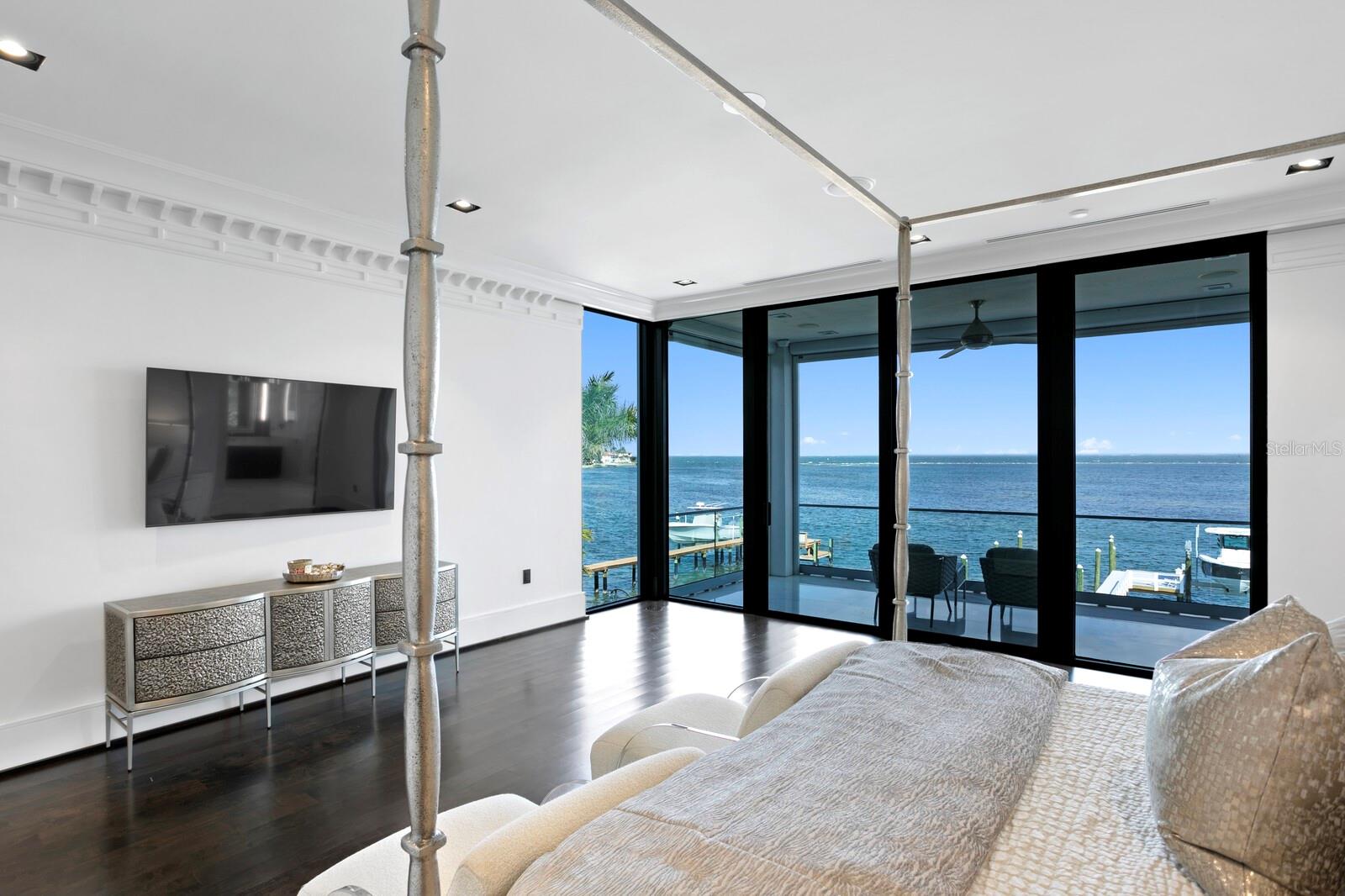 4611 BAYSHORE BLVD NE