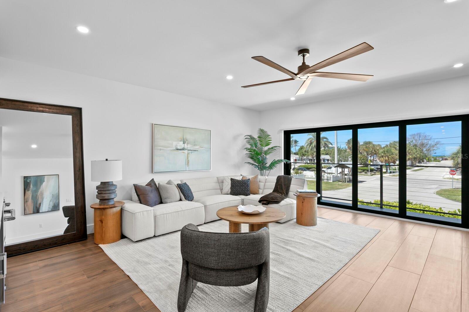 201 N HARBOR DR
