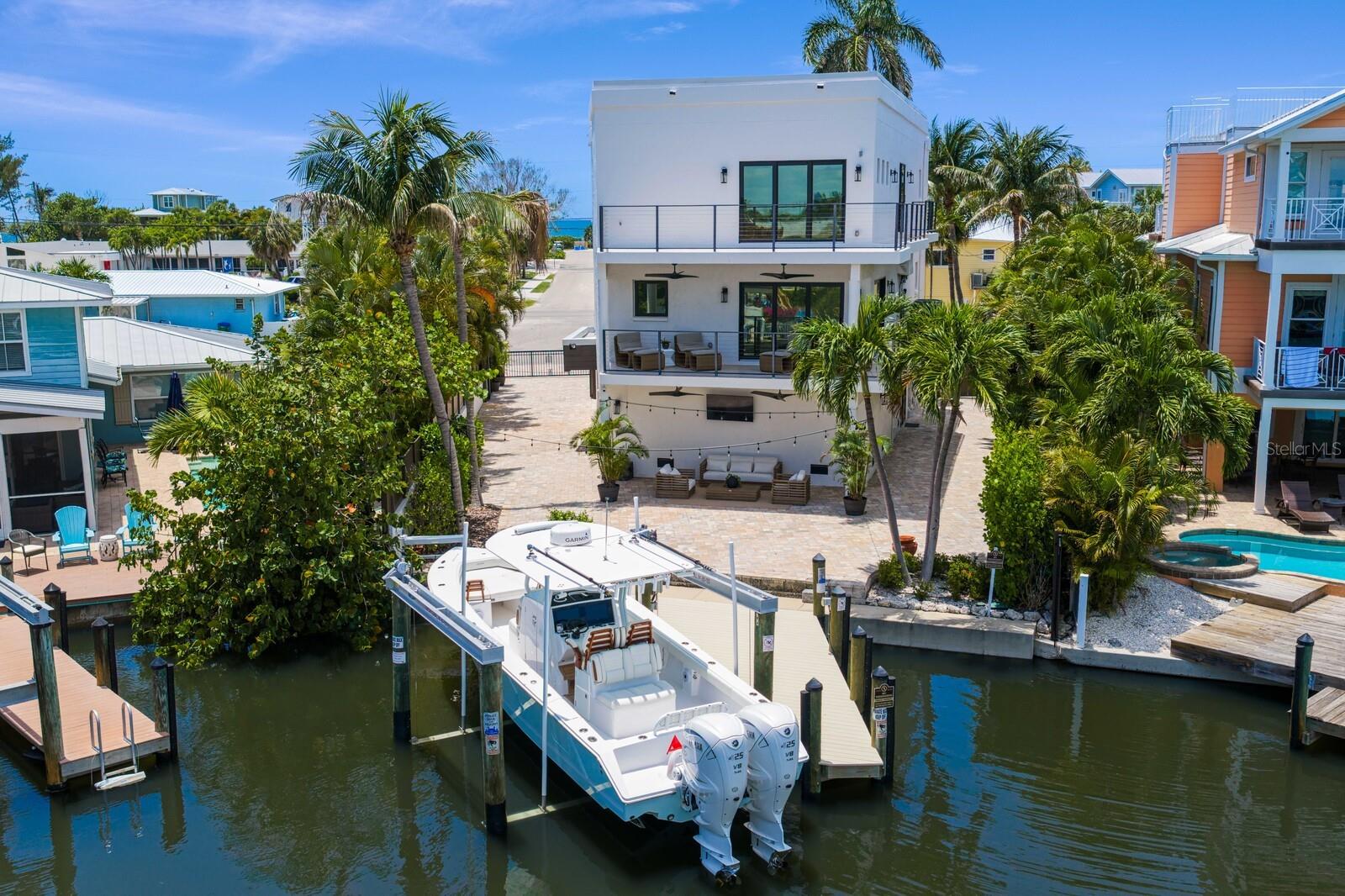201 N HARBOR DR