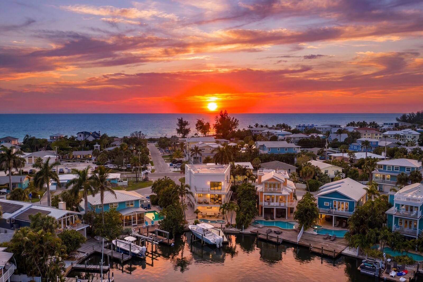 201 N HARBOR DR