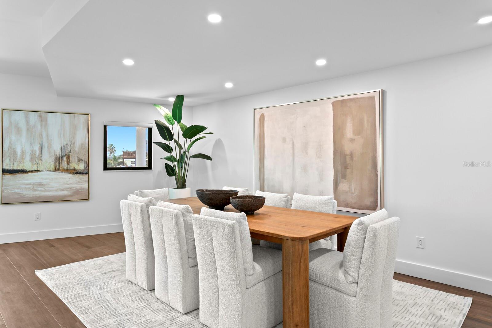 201 N HARBOR DR