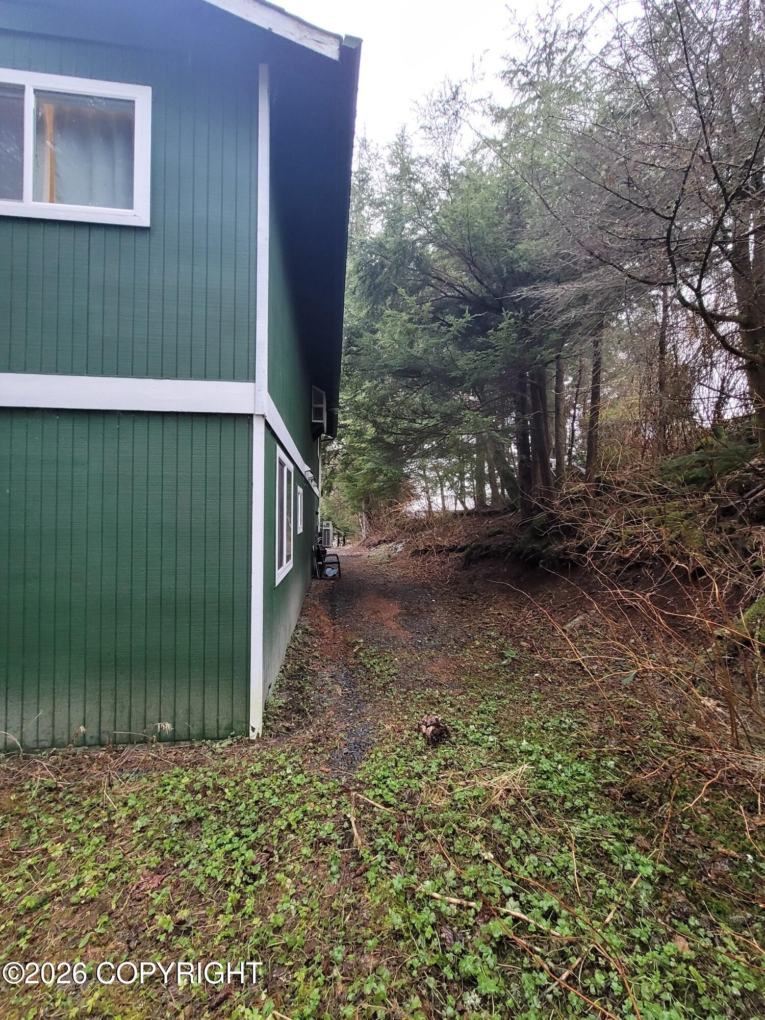 205 Lakeview Drive