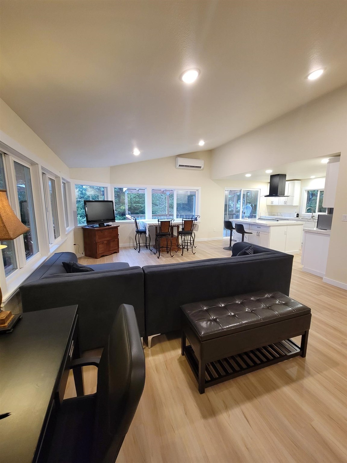 205 Lakeview Drive