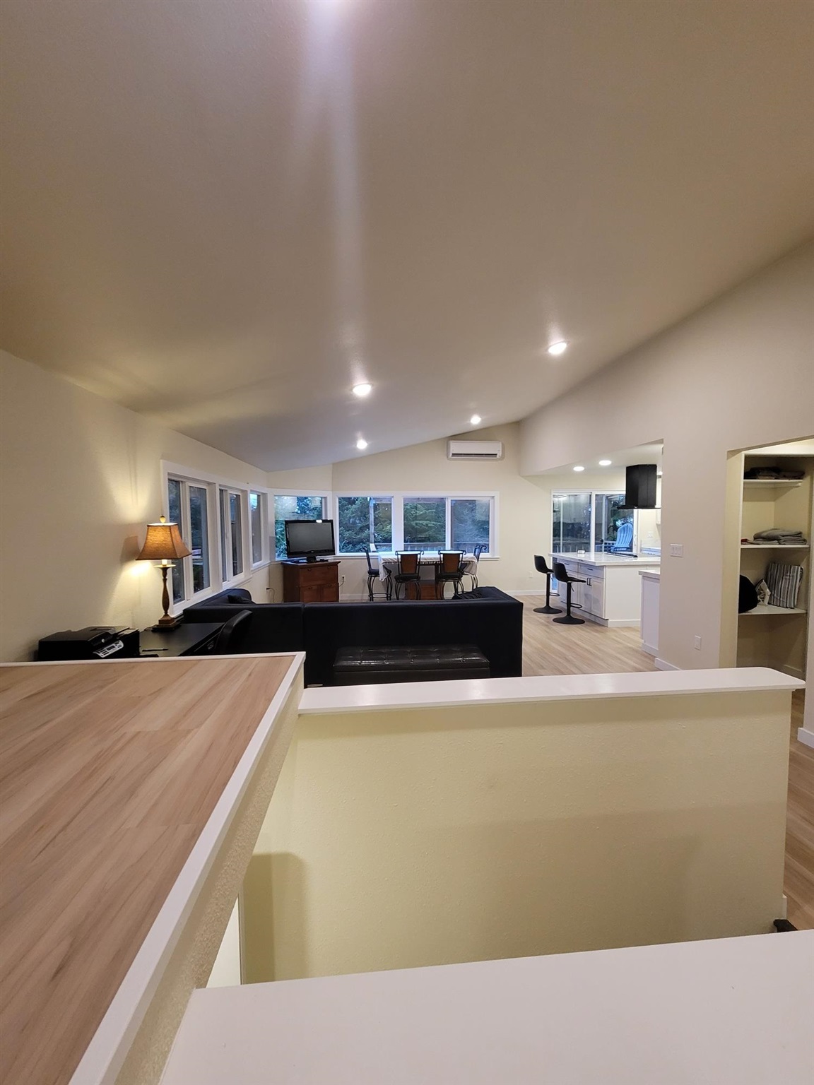 205 Lakeview Drive
