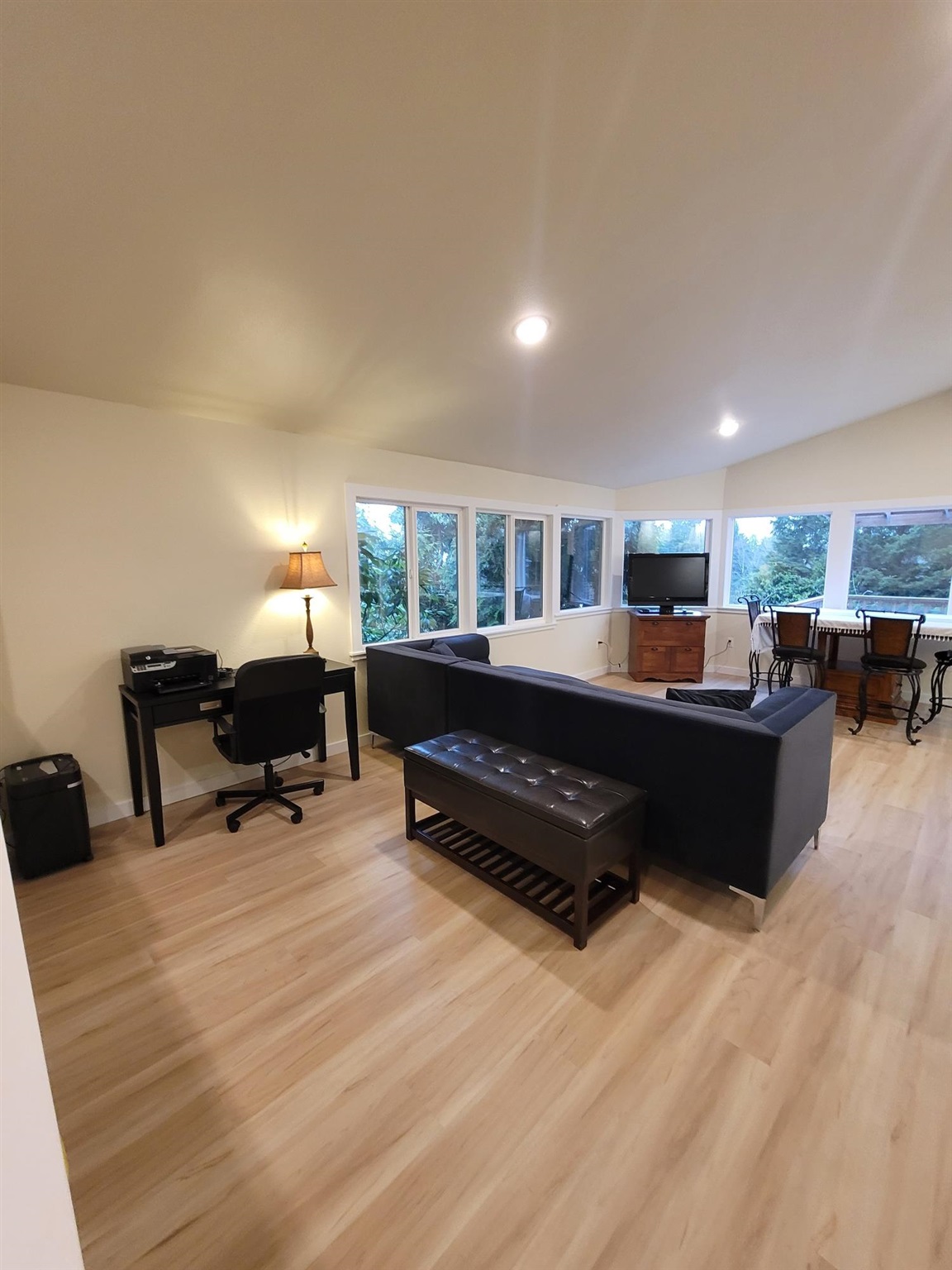 205 Lakeview Drive