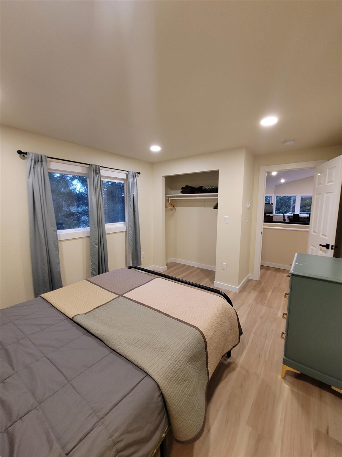205 Lakeview Drive