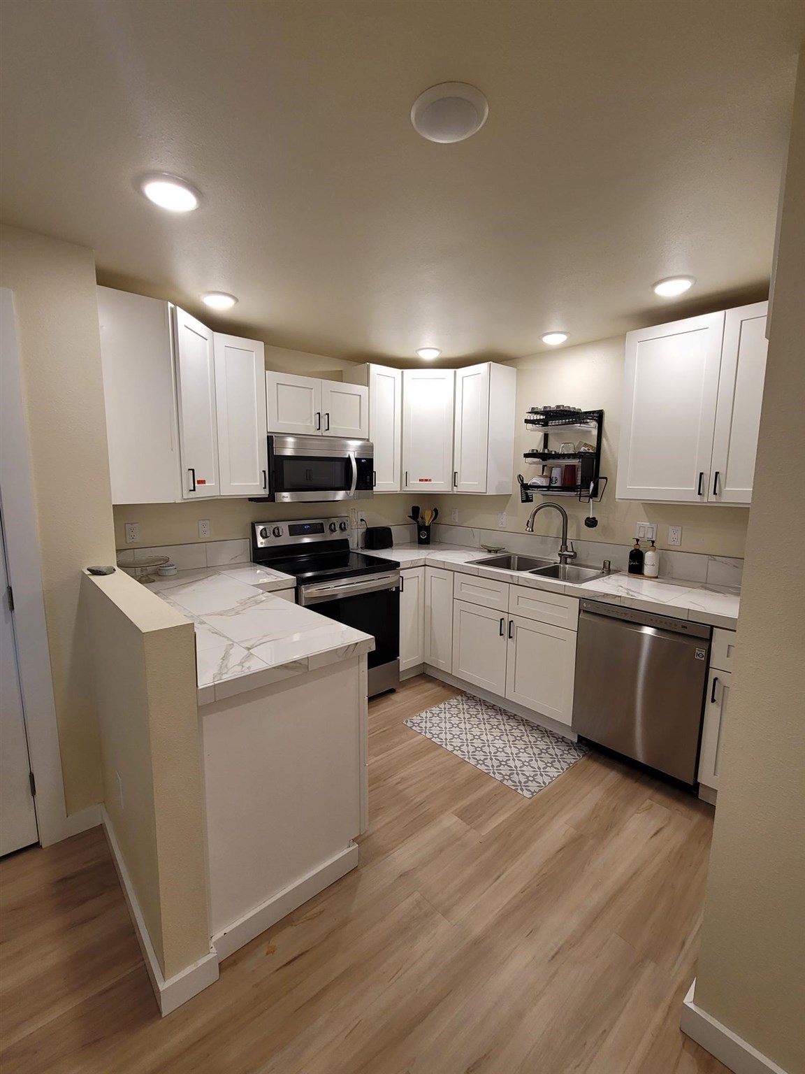 205 Lakeview Drive