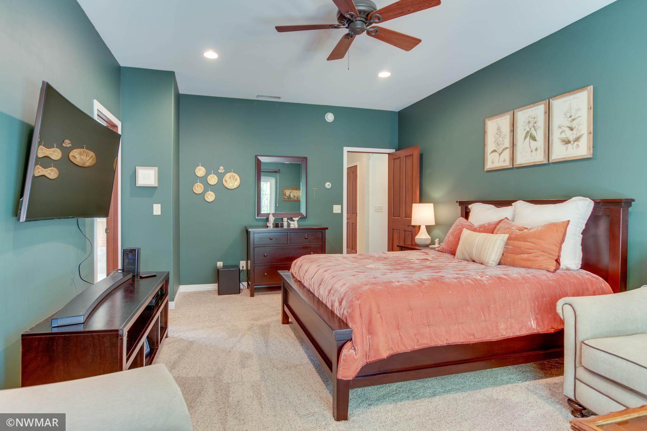4240 Irvine Avenue NW Unit: 18
