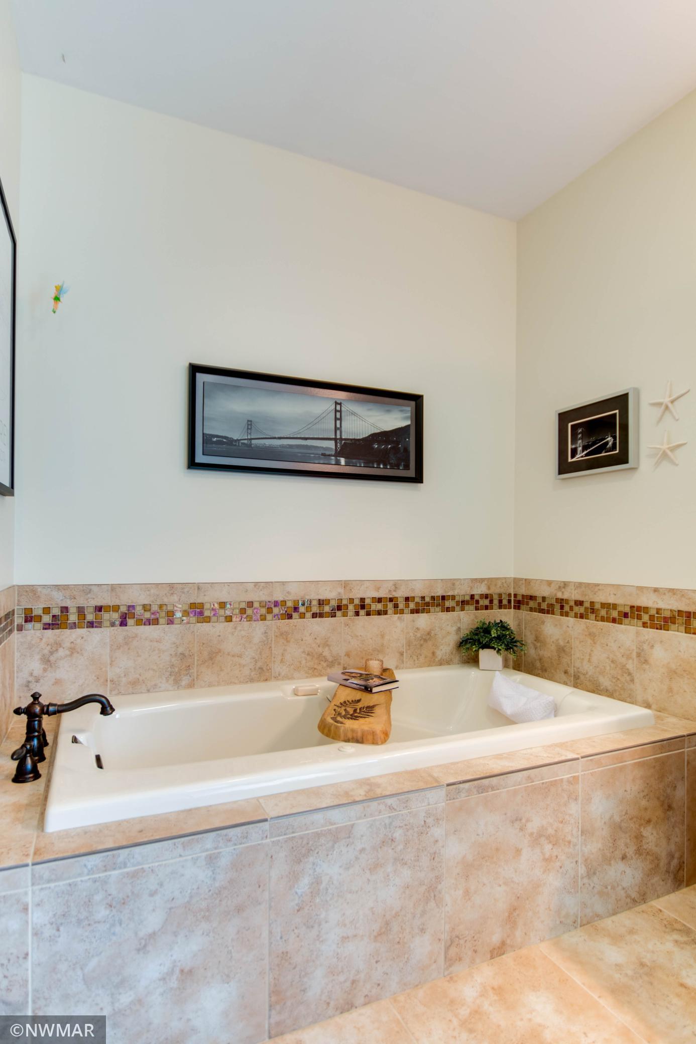 4240 Irvine Avenue NW Unit: 18