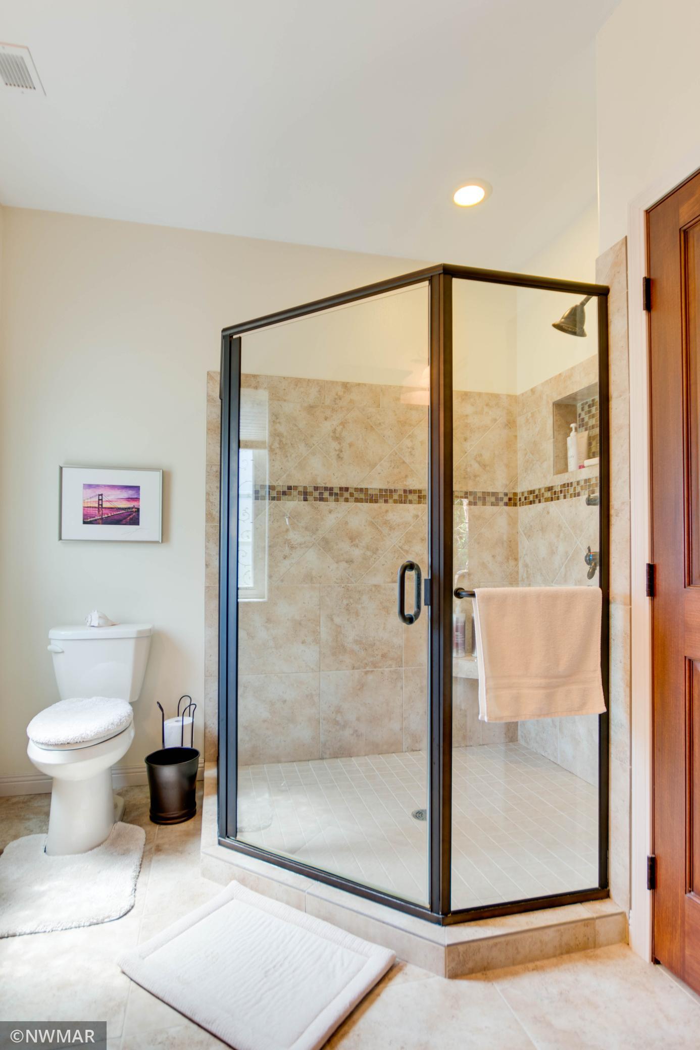 4240 Irvine Avenue NW Unit: 18