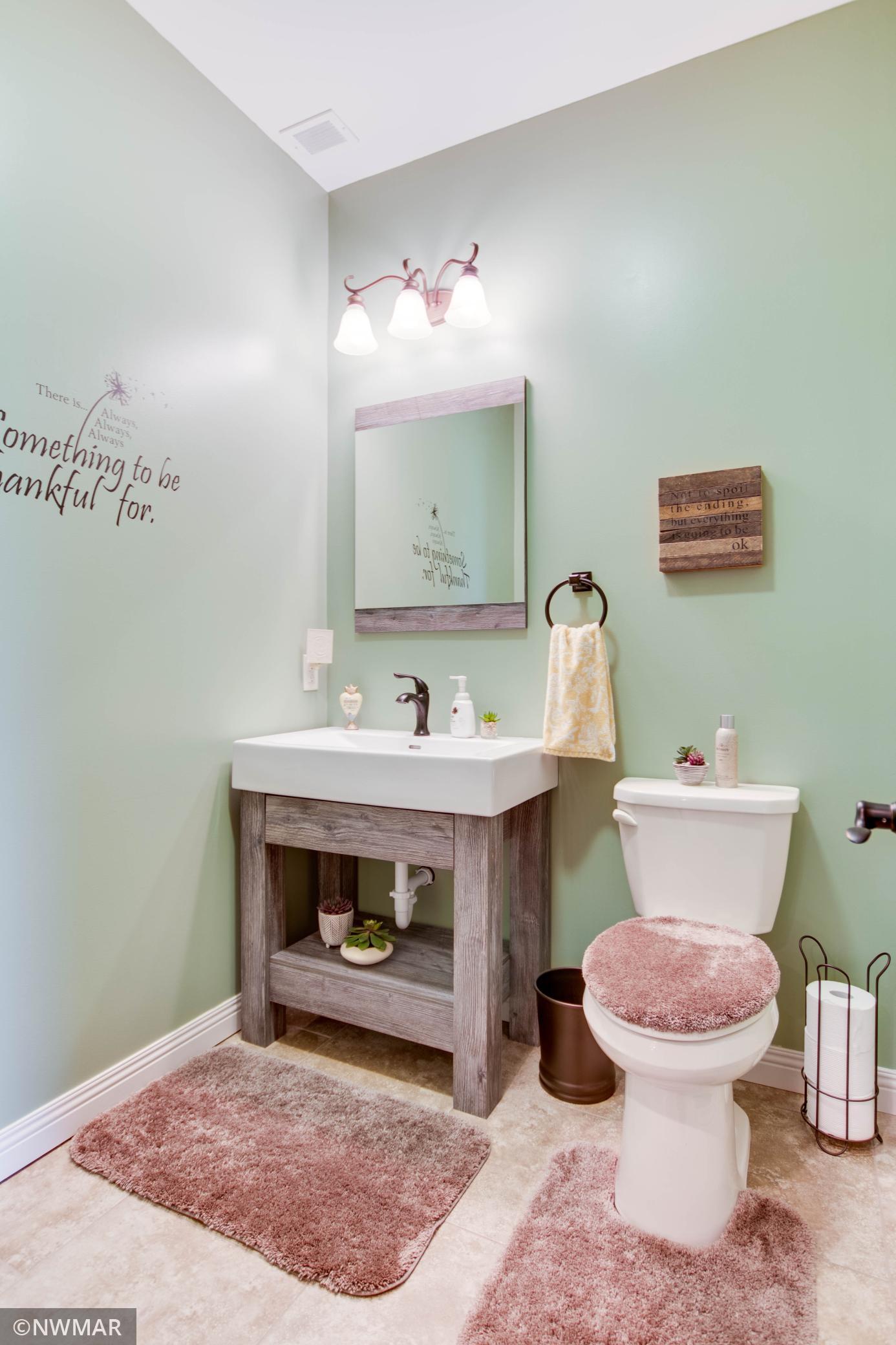 4240 Irvine Avenue NW Unit: 18